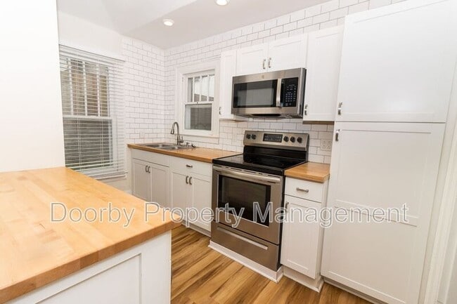 Photo - 209 W Peak St