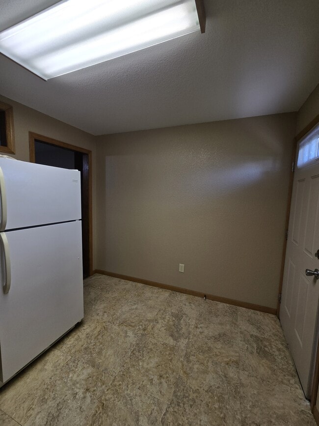 Photo - 613 N Andover Rd