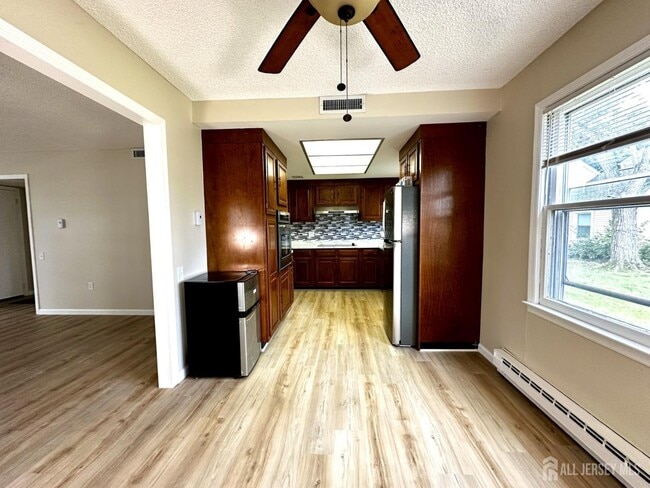 Photo - 242 Marblehead Ln Unit B