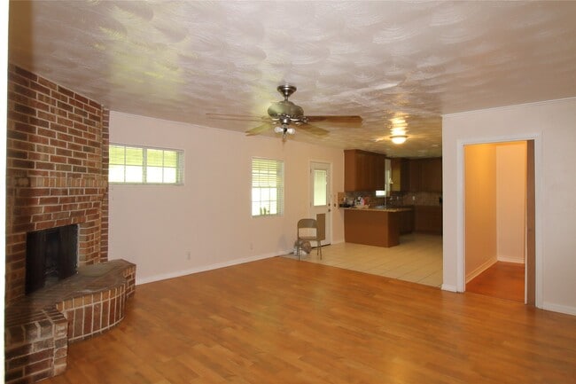 Photo - 1800 Richardson Ln