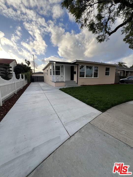 Building Photo - 15605 Berendo Ave