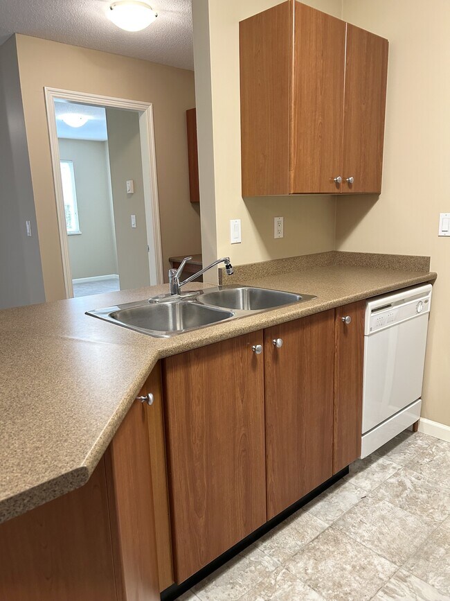 Building Photo - 7536-7536 Topaz Dr