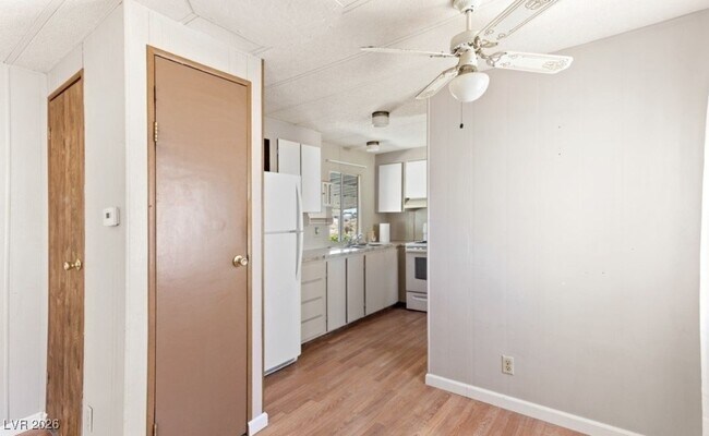 Photo - 1240 S Comstock Cir