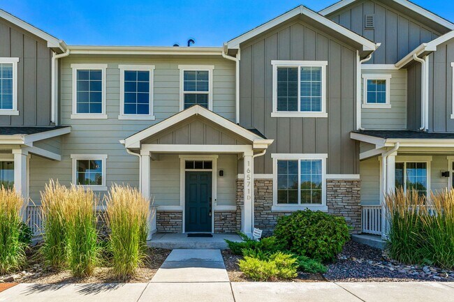 Modern Townhome in Commerce City! - Modern Townhome in Commerce City!