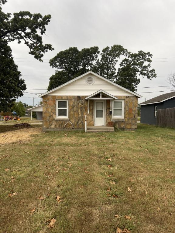 Building Photo - 2706 S Pennsylvania Ave Rental