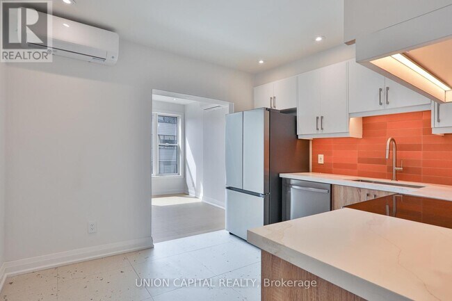 Photo - 612 Gerrard St E