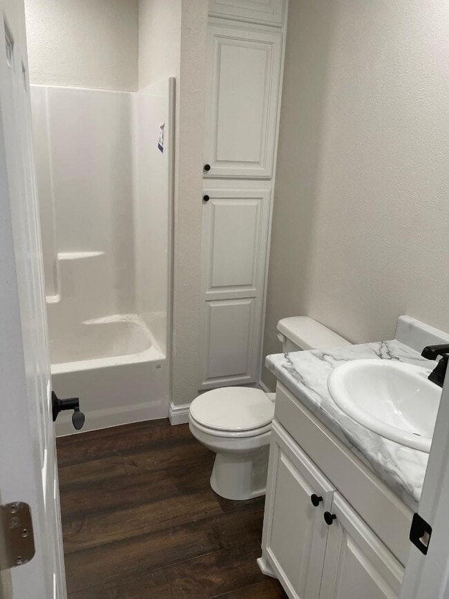 Photo - 1659 Hillcrest Dr