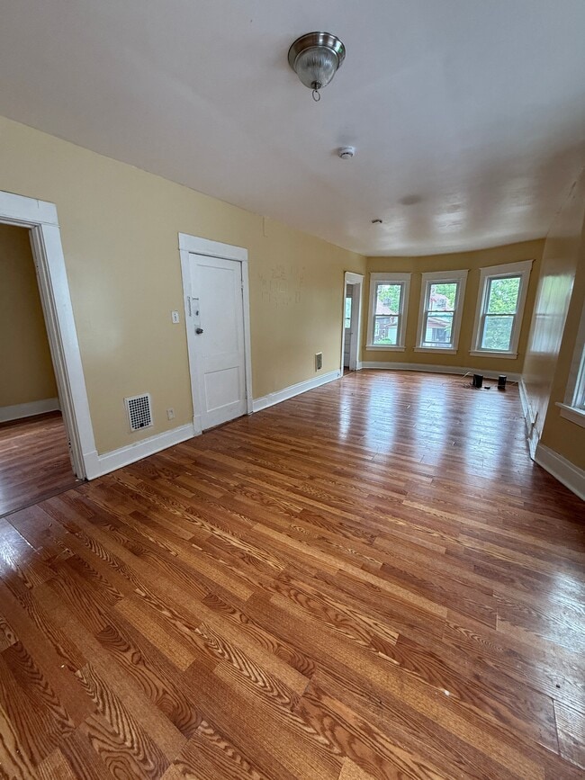 Photo - 412 Cornwall Ave Unit Upper