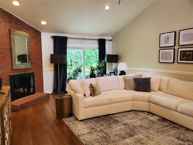 Photo - 91 Duck Pond Dr