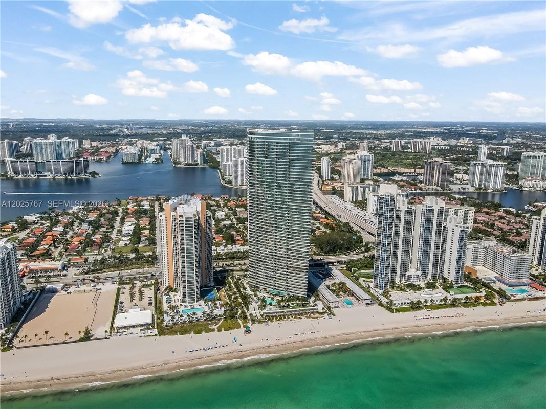 Photo - 18975 Collins Ave Unidad 3504