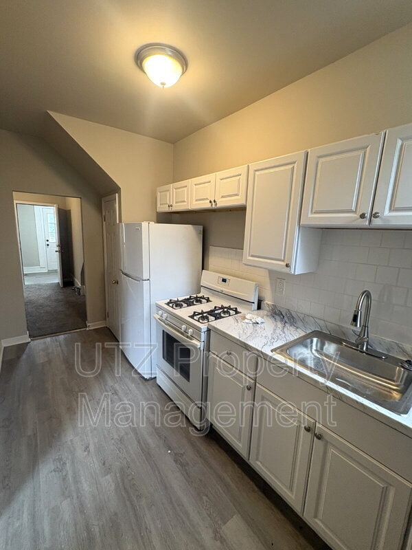 Building Photo - 2213 Belair Rd Unit 1