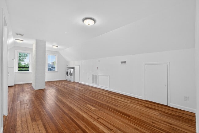 Photo - 42 Duer Pl Unit 3