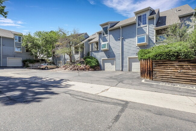 Building Photo - $2,895 - 3 Bed, 2.5 Bath Townhome with Fin...