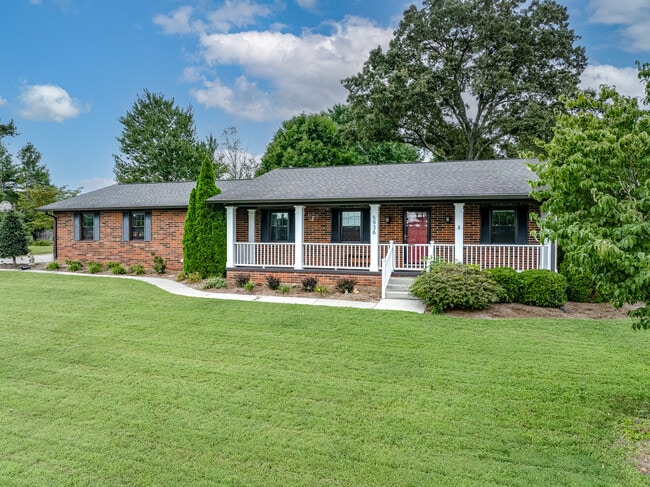 Building Photo - 5936 Clearbrook Dr Rental