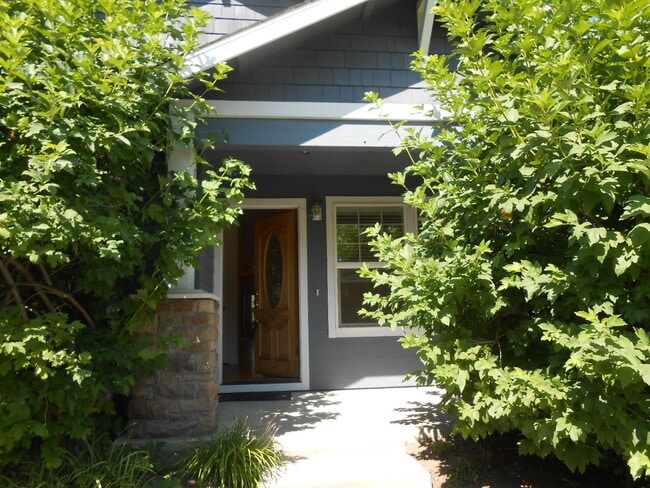 Building Photo - 62677 Hawkview Road