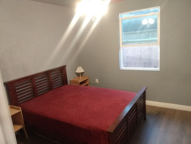 Photo - 3471 Glendower St