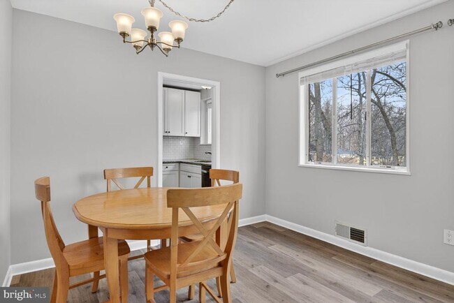 Photo - 10423 Montrose Ave Unit 303