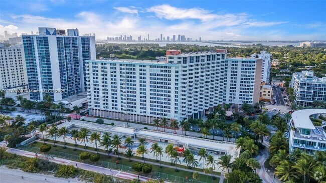 Building Photo - 2899 Collins Ave Unit 1002 Rental