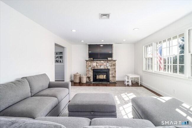 58 Davenport Dr