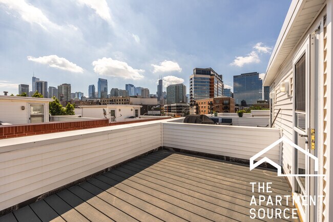 Photo - 855 W Erie St