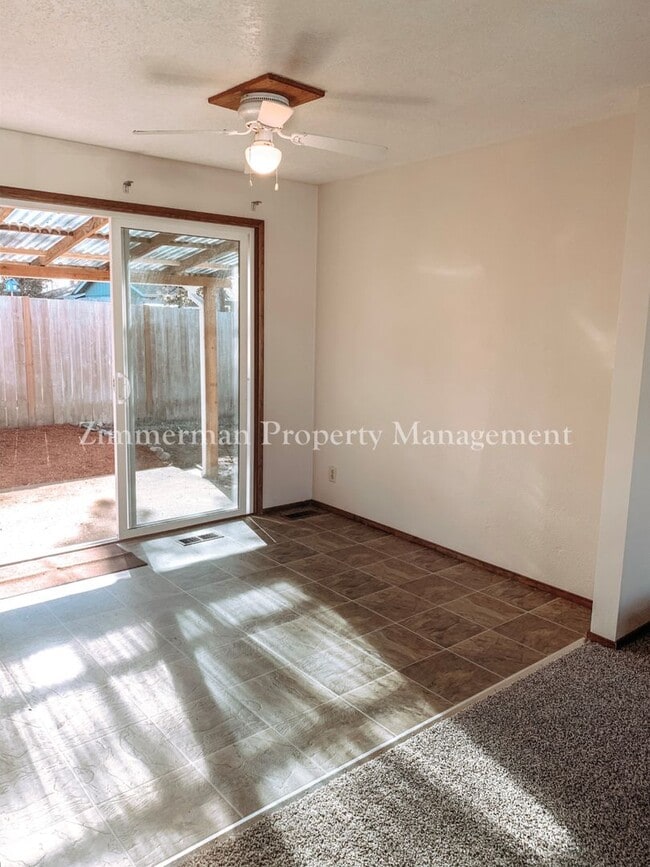 Photo - 1375 E Pennoyer Ave