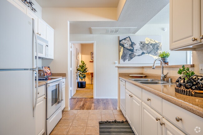 2BR, 2BA - 1,119SF