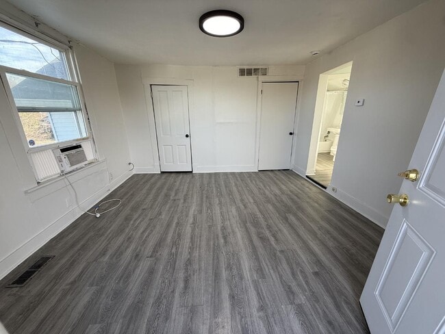 Photo - 2235 Ekin Ave