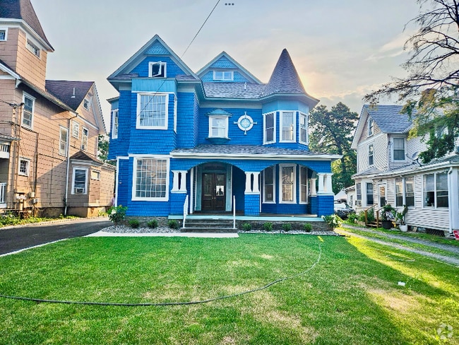 Building Photo - 90 Shrewsbury Ave Unit B Rental