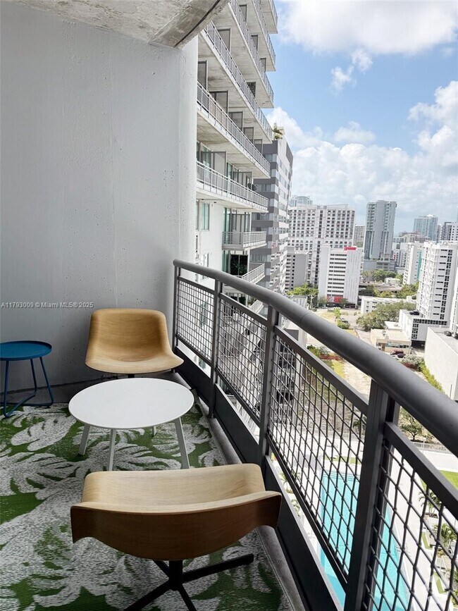 Building Photo - 690 SW 1st Ct Unit 2027 Rental