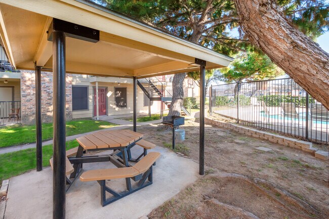 Photo - Azlewood Apartments