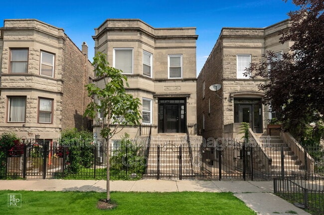 Building Photo - 2524 W Cortez St Unit 1F