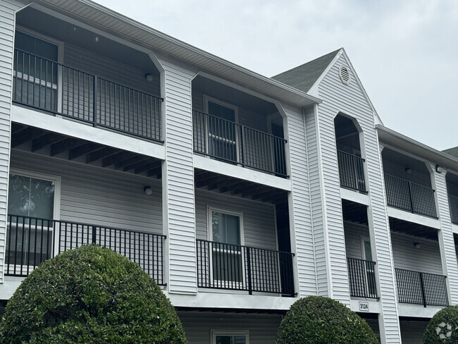 Building Photo - Legends At The Beach Rental