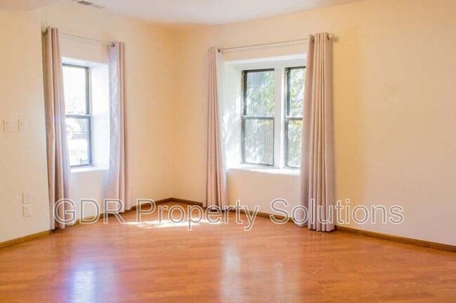 Photo - 305 Wilshire Dr SW