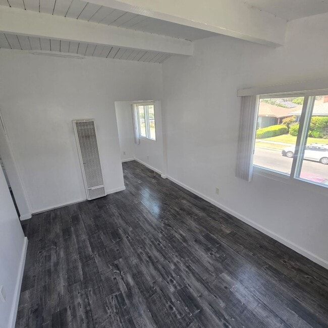 Photo - Felton Apts.