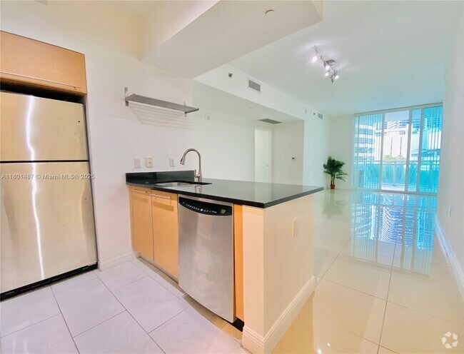 Building Photo - 950 Brickell Bay Dr Unit 401 Rental
