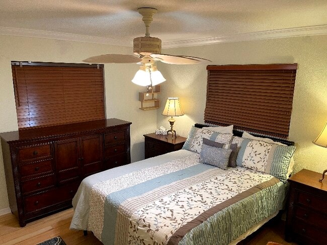 Photo - 15000 S River Dr