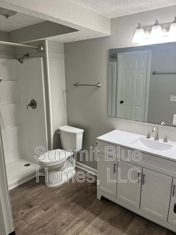 Photo - 555 N Dupont Ave