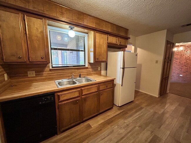 Photo - 1115 80th St