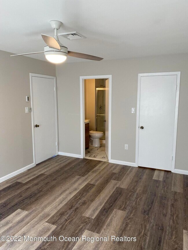 Photo - 240 Medford Ct