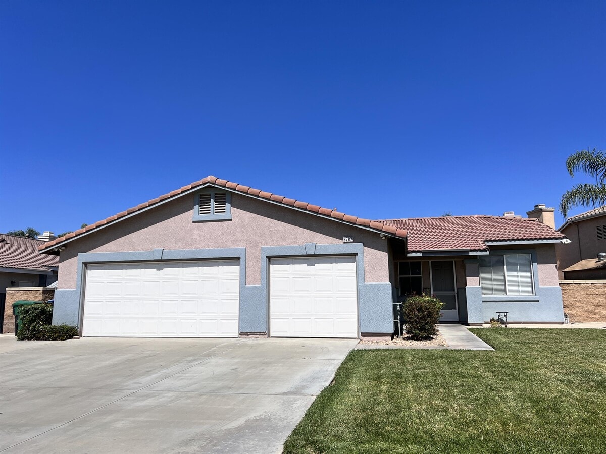 Photo - 6767 Icelandic St