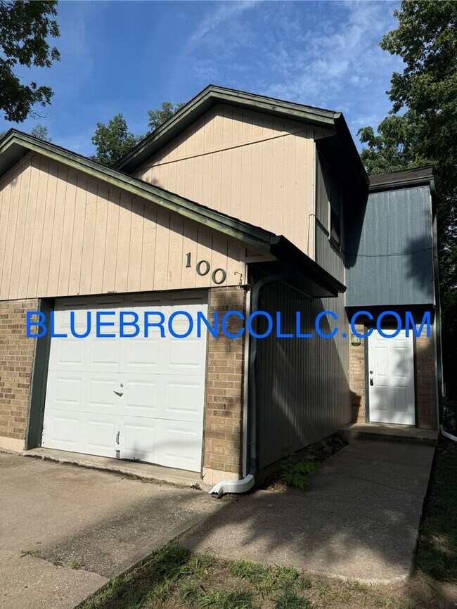 Updated 3-Bedroom Townhome – New Flooring ... - Updated 3-Bedroom Townhome – New Flooring ...