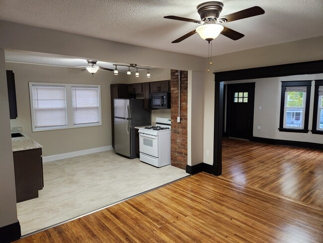 Photo - 17 Meriden St Unit Upper Flat