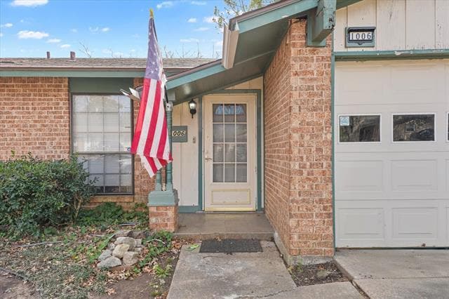 Photo - 1006 E Martin Ln