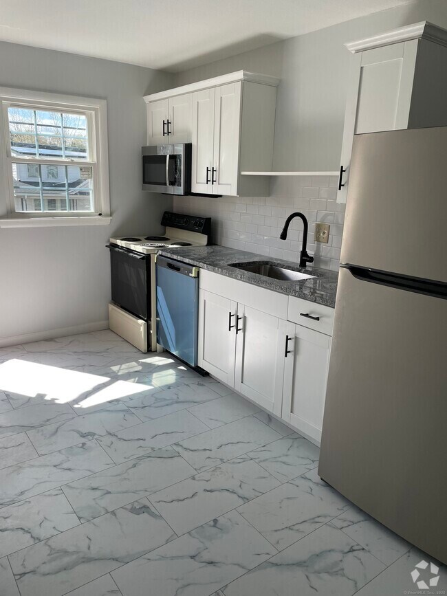 Building Photo - 6 Meriline Ave Unit APT 5