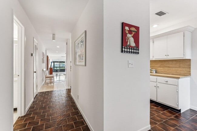 Photo - 5826 Areca Palm Ct Unit D
