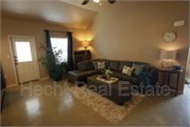 Photo - 180 Joanne Cv