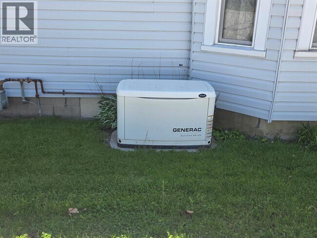 Photo - 2385 Boswell St