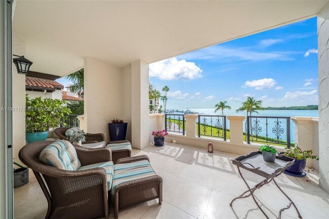 Building Photo - 2332 Fisher Island Dr Unit 4302