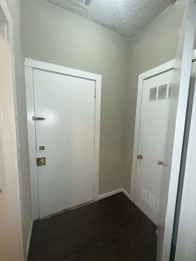 Photo - 916 Lawyers Ln