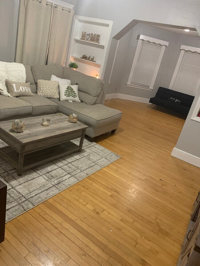6 Rockdale St Unit 3